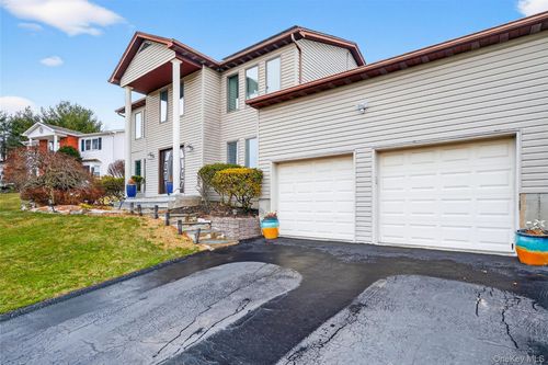 8 Lynch Ct, Garnerville, NY, 10923-1347 | Card Image