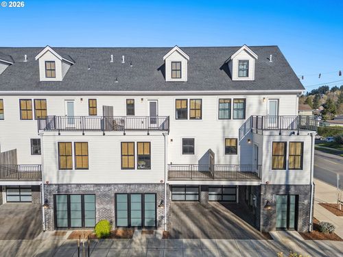 512 56th Ave, Portland, OR, 97213-3152 | Card Image