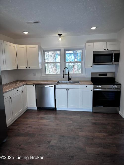 523 Leavette Ave, Leitchfield, KY, 42754-1365 | Card Image