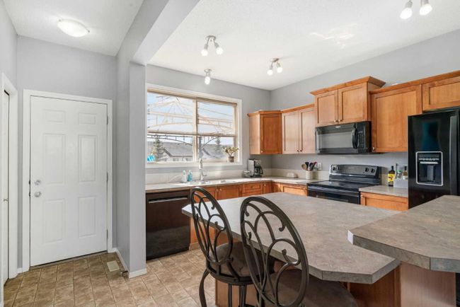 35 Covemeadow Close Ne, Home with 3 bedrooms, 1 bathrooms and 2 parking in Calgary AB | Image 8