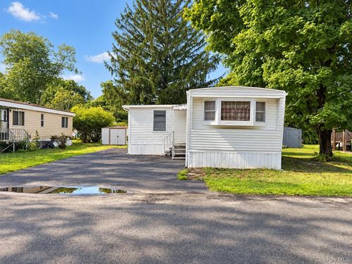 12 Betsy Ross Dr, Bohemia, NY, 11716-4004 | Card Image