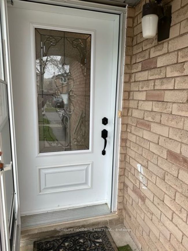 MAIN - 210 Ecclestone Dr, House other with 4 bedrooms, 3 bathrooms and 1 parking in Brampton ON | Image 4