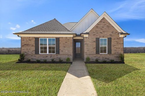 457 Sunflower St, Nesbit, MS, 38651-1080 | Card Image