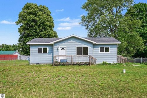 3328 Clyde Dr, Mesick, MI, 49668 | Card Image