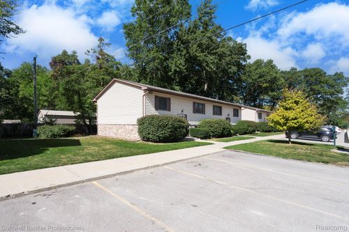 38122 Hixford Pl, Westland, MI, 48185-8709 | Card Image