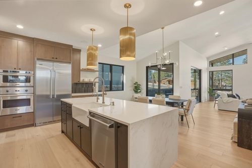 62475 Nw Woodsman Loop, Bend, OR, 97703-5736 | Card Image