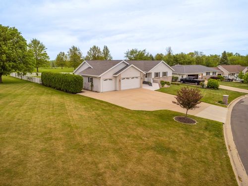105 Rollin Dr, LENA, IL, 61048-9097 | Card Image