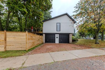 1891 Heather Hills Dr, House other with 4 bedrooms, 3 bathrooms and 4 parking in Burlington ON | Image 3