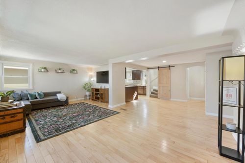 208 5th Ave Se, Osseo, MN, 55369-1615 | Card Image