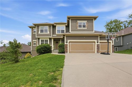 5695 Nw Heritage Hill Rd, Parkville, MO, 64152-3323 | Card Image
