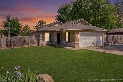 705 Carlsbad St, Owasso, OK, 74055-2316 | Card Image