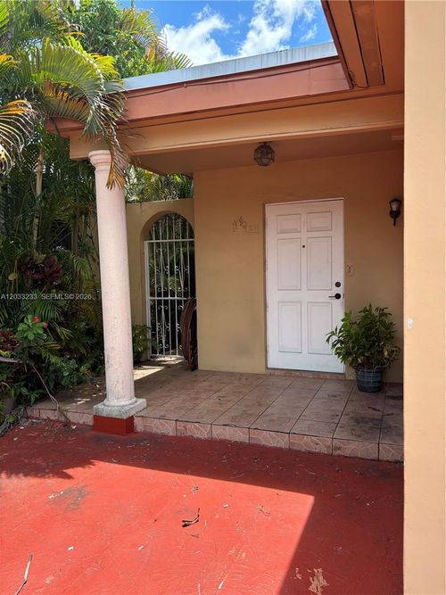 211 Nw 60th Ave, Miami, FL, 33126-4757 | Card Image