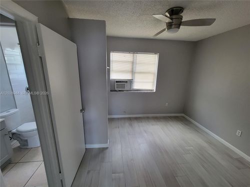 1-1720 Nw 1st Pl, Miami, FL, 33136 | Card Image
