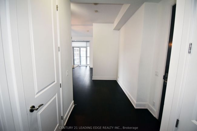 1503 - 21 Balmuto St, Condo with 2 bedrooms, 2 bathrooms and null parking in Toronto ON | Image 5