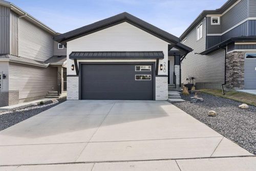 220 Precedence View, Cochrane, AB, T4C2W8 | Card Image