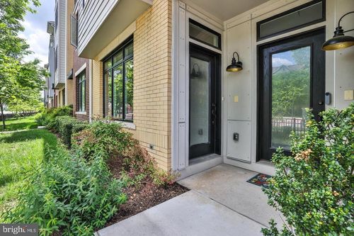 1102 Ribbon Limestone Ter Se, LEESBURG, VA, 20175-4740 | Card Image