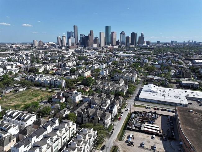 2014 Sabine St, House other with 4 bedrooms, 5 bathrooms and 2 parking in Houston TX | Image 45