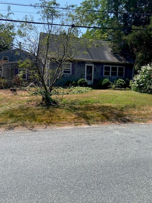 5 Cedar Grove Dr, Exeter, RI, 02822-3704 | Card Image