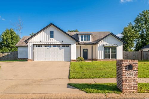 2009 Berkshire Dr, Benton, AR, 72019-7612 | Card Image