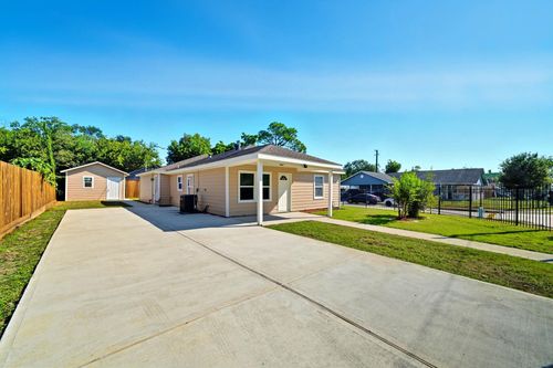 5213 Burma Rd, Houston, TX, 77033-2619 | Card Image