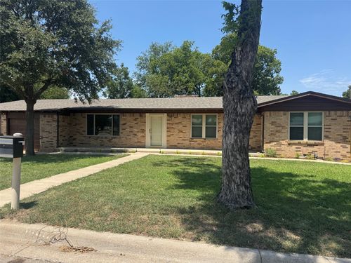9216 Raymond Avenue, White Settlement, TX, 76108 | Card Image