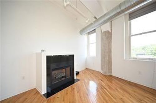 apt-301-2107 Grand Blvd, Kansas City, MO, 64108-1867 | Card Image