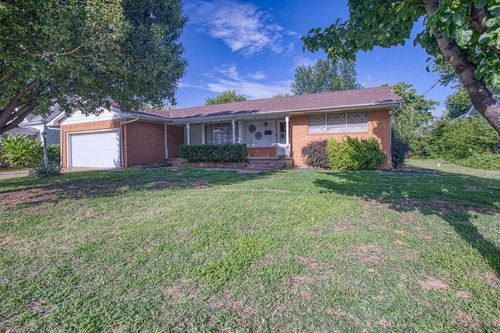 704 N Prouty Ave, Watonga, OK, 73772-2032 | Card Image