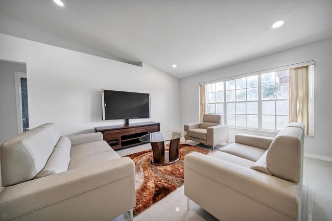 113 Madrid St, House other with 4 bedrooms, 3 bathrooms and null parking in Royal Palm Beach FL | Image 13