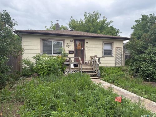 1059 Caribou St W, Moose Jaw, SK, S6H2L6 | Card Image