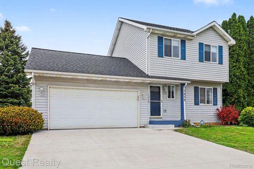 7058 Rolling Hills Dr, Waterford, MI, 48327-4156 | Card Image