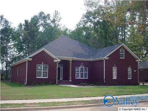257 Twin Lakes Dr, New Market, AL, 35761-7647 | Card Image