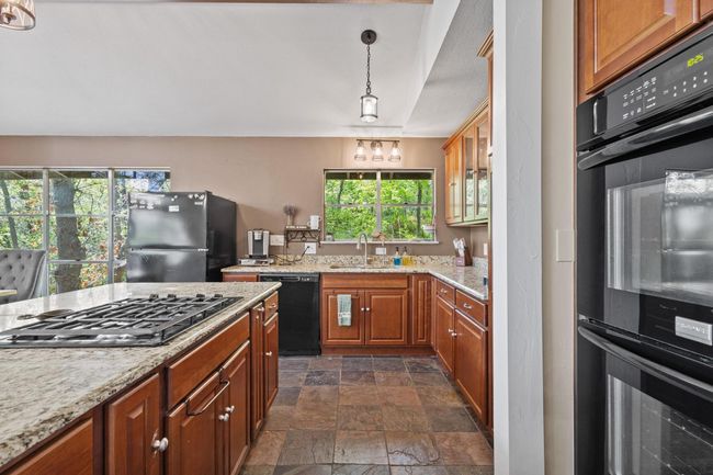 226 Cambridge Dr, House other with 4 bedrooms, 3 bathrooms and null parking in Pottsboro TX | Image 4