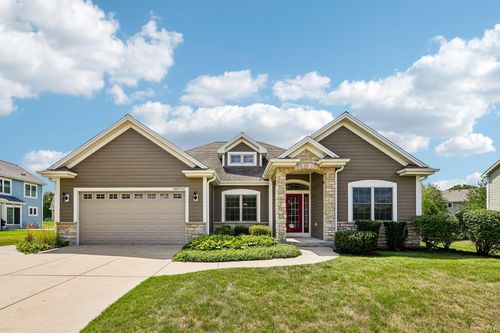 N66W23663 Hillview Rd, Sussex, WI, 53089-3468 | Card Image