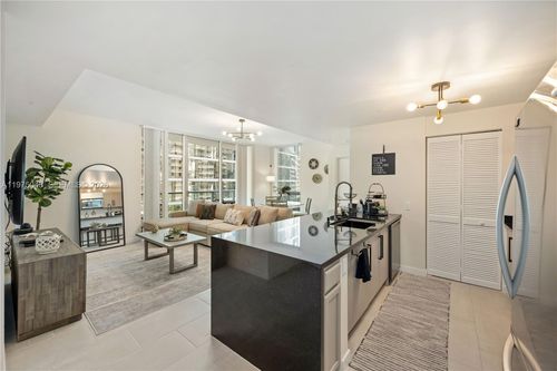 apt-1502-300 S Biscayne Blvd, MIAMI, FL, 33131-5321 | Card Image