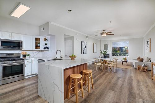 unit-208-12374 Carmel Country Rd, San Diego, CA, 92130-4524 | Card Image