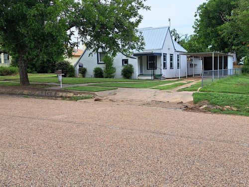 406 N 6th St, Ballinger, TX, 76821-4832 | Card Image