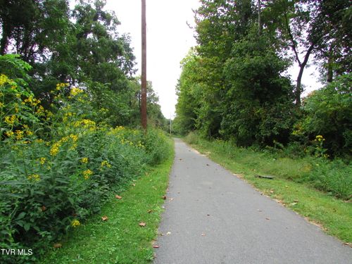 700 W Riverside Dr, Elizabethton, TN, 37643-2008 | Card Image