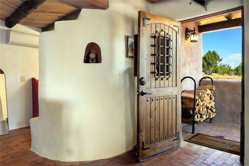 27 W San Marcos Rd, Santa Fe, NM, 87508-6703 | Card Image