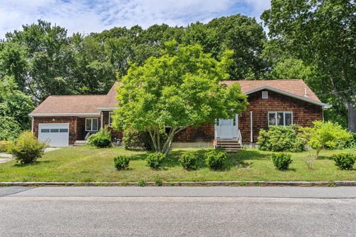 61 Mansfield Rd, New London, CT, 06320-3101 | Card Image