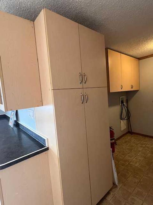 10205 112 Ave, House detached with 3 bedrooms, 2 bathrooms and 2 parking in High Level AB | Image 16