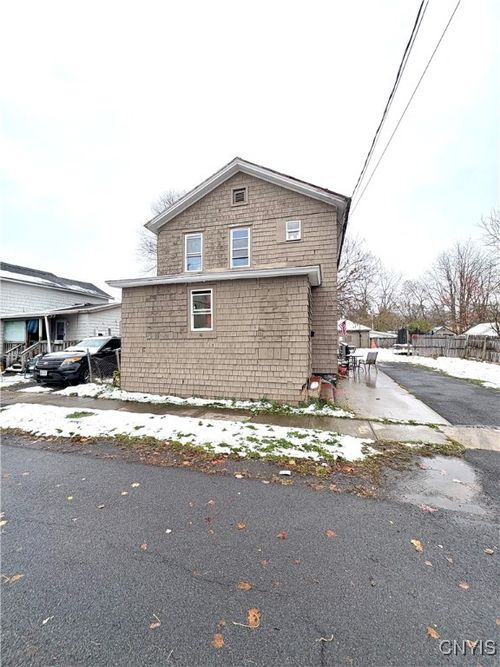 10 Rock Ave, Auburn, NY, 13021-1108 | Card Image
