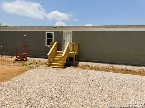 277 County Road 1647, Moore, TX, 78057-2248 | Card Image