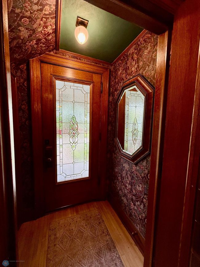 Front foyer | Image 5