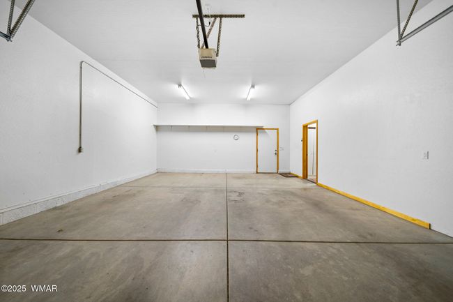 Large 3 Car Garage | Image 34