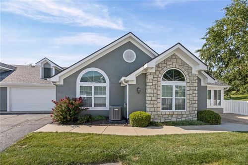7135 Meadowsweet Ln, Shawnee, KS, 66227-5519 | Card Image