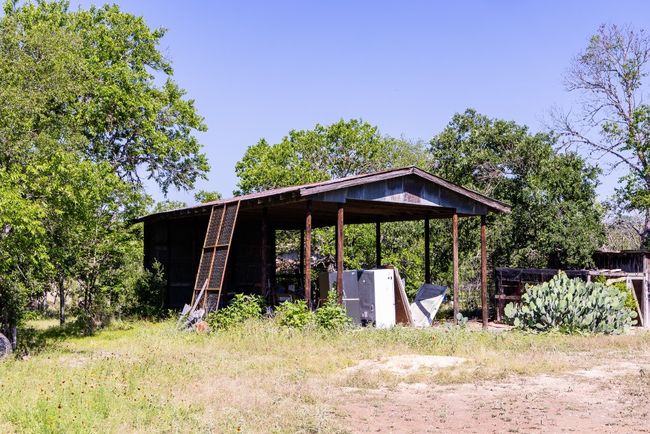 684 Stoneleigh Rd, Home with 3 bedrooms, 2 bathrooms and null parking in Center Point TX | Image 33