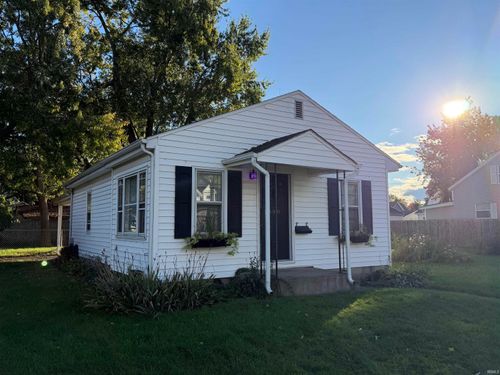 909 E Lawrence St, Mishawaka, IN, 46545-6830 | Card Image
