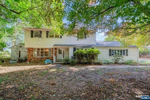 75 Cherokee Ave, Allendale, NJ, 07401-1304 | Card Image