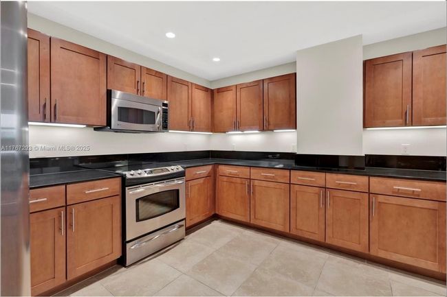 APT-503 - 8390 Sw 72 Nd Ave, Condo with 3 bedrooms, 3 bathrooms and null parking in Miami FL | Image 7