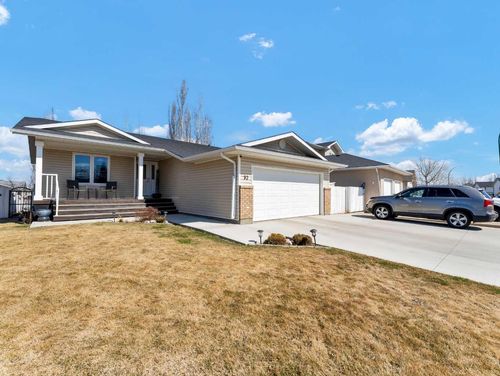 32 Spruce Close Se, Medicine Hat, AB, T1B4L8 | Card Image